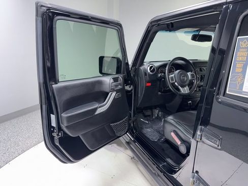 Used 2016 Jeep Wrangler Unlimited Rubicon AWD/4WD image 6