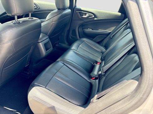Used 2016 Chrysler 200 Limited w/ Anniversary Edition FWD image 10