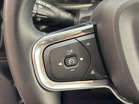 Certified 2025 Volvo XC40 B5 Plus AWD/4WD image 16