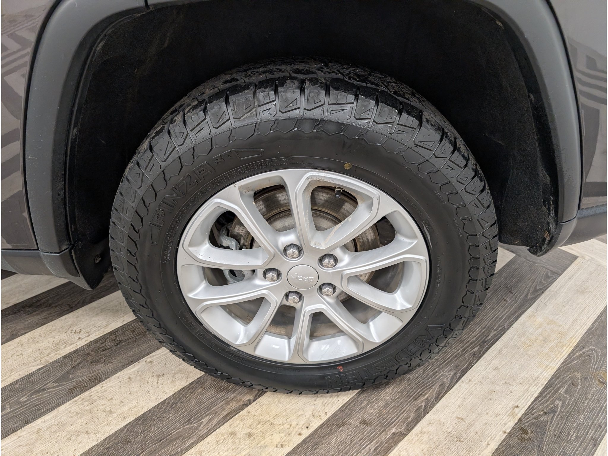 Used 2021 Jeep Grand Cherokee Laredo AWD/4WD image 20