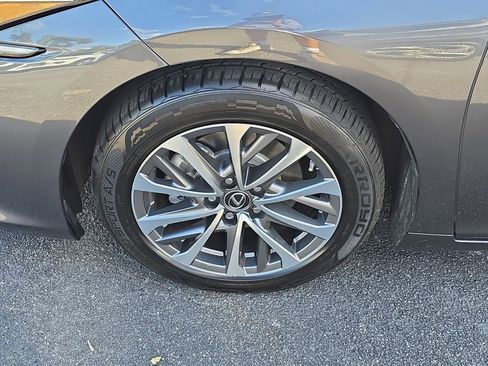 Used 2023 Lexus ES 350 w/ Accessory Package (Z1) image 5