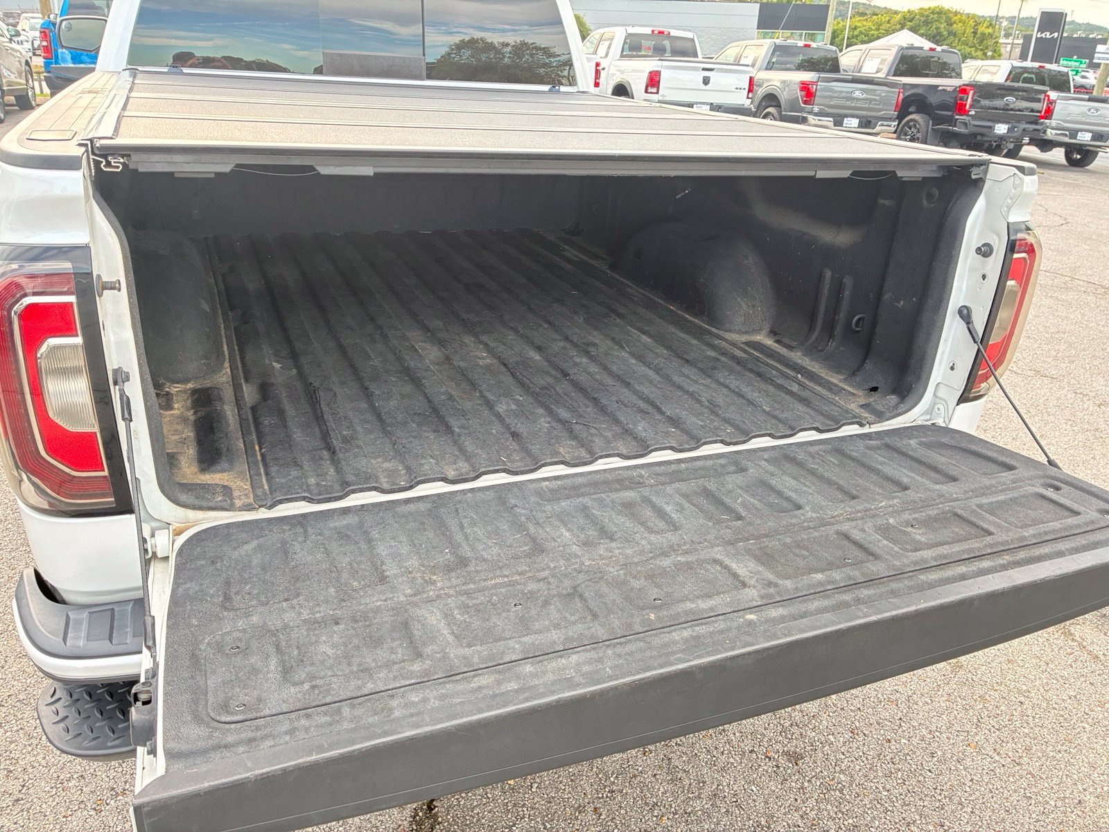 Used 2017 GMC Sierra 1500 Denali w/ Denali Ultimate Package AWD/4WD image 11