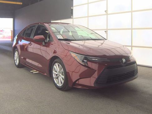 Used 2023 Toyota Corolla LE w/ LE Convenience Package image 5