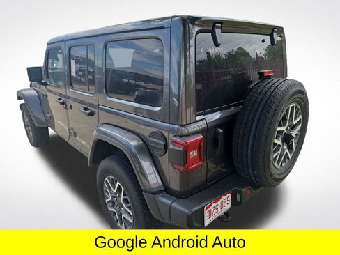 Used 2025 Jeep Wrangler Unlimited Sahara AWD/4WD image 3
