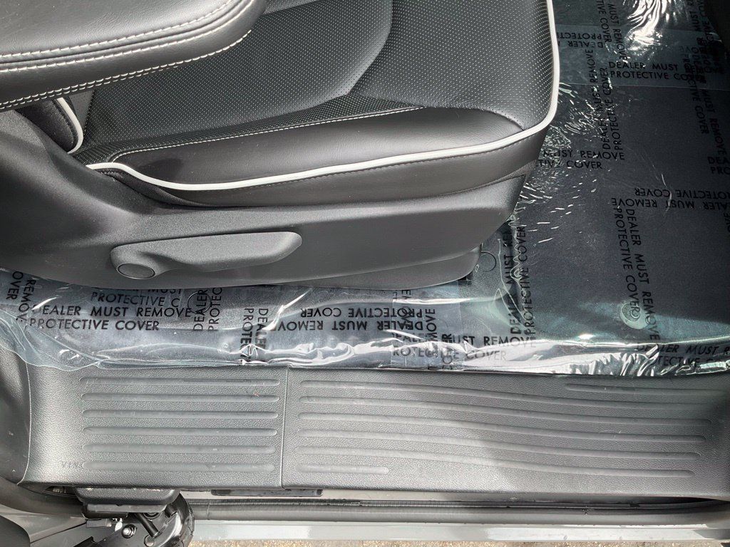 Used 2023 Chrysler Pacifica Limited w/ S Appearance Package FWD image 45