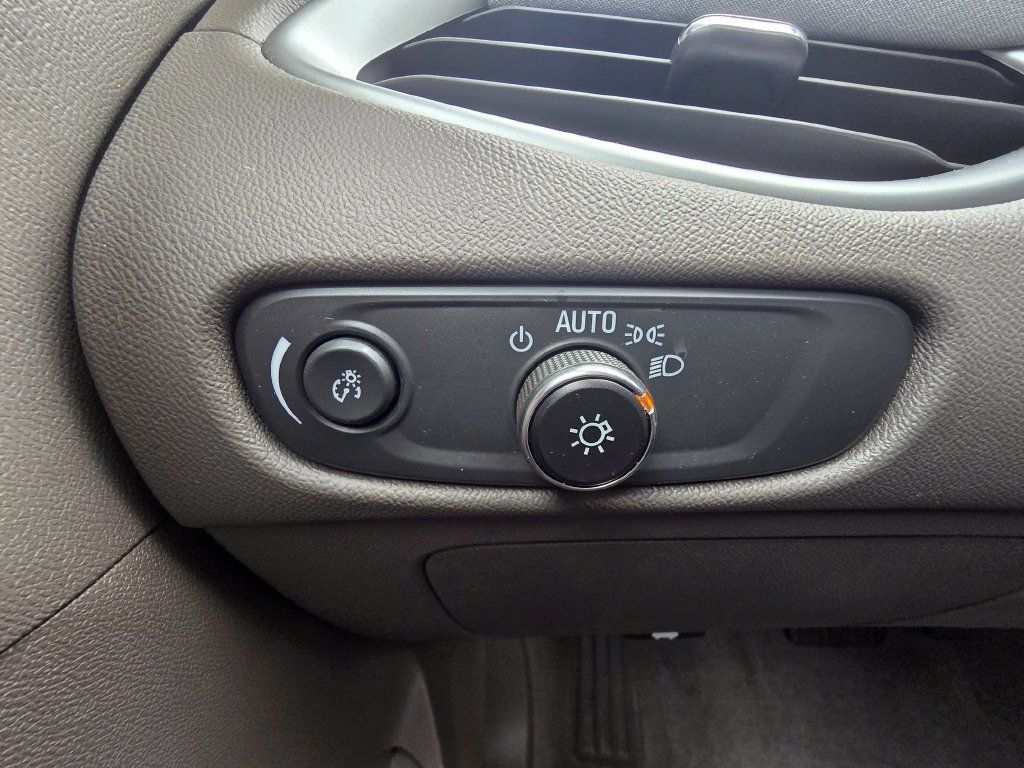 Used 2023 Chevrolet Malibu LT FWD image 19