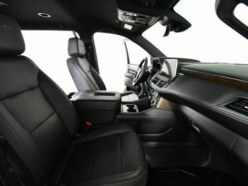 Used 2024 Chevrolet Suburban High Country image 23