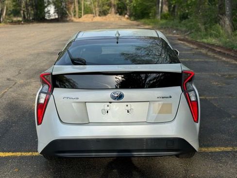Used 2016 Toyota Prius Two FWD image 5