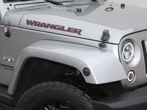 Used 2016 Jeep Wrangler Unlimited Sahara w/ Connectivity Group image 6