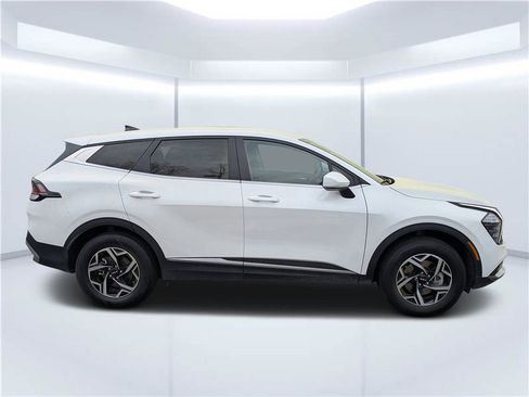Used 2024 Kia Sportage LX AWD/4WD image 2