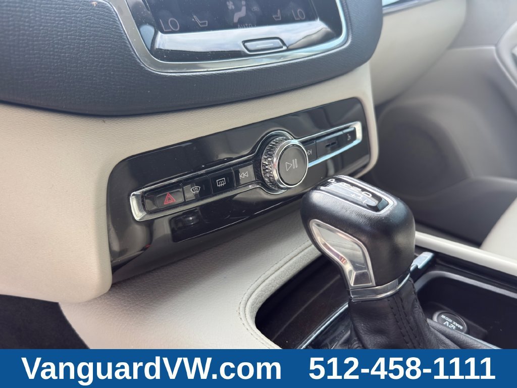 Used 2018 Volvo XC90 T6 Momentum w/ Convenience Package AWD/4WD image 16