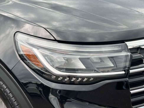 Used 2026 Ford Explorer Active AWD/4WD image 13