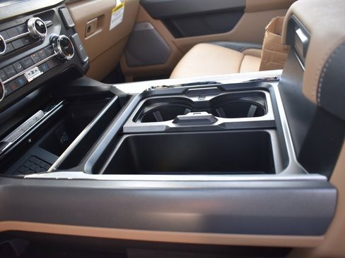 Used 2025 Ford F450 Lariat w/ FX4 Off-Road Package image 26