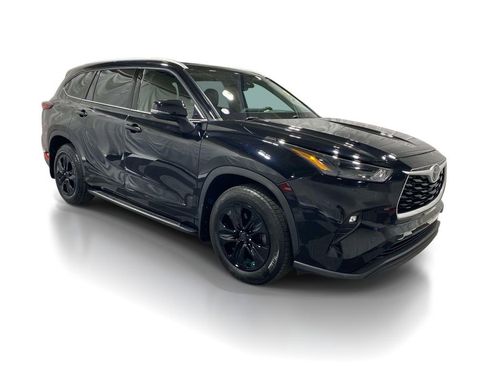 Used 2022 Toyota Highlander XLE AWD/4WD image 5