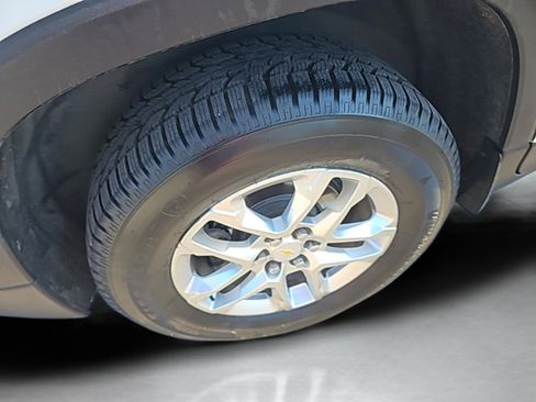 Used 2021 Chevrolet Traverse LS image 14