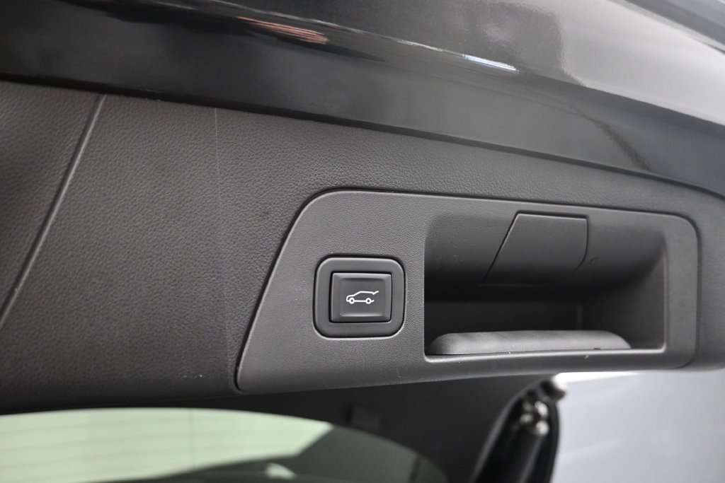 Used 2024 Buick Envision Avenir AWD/4WD image 12