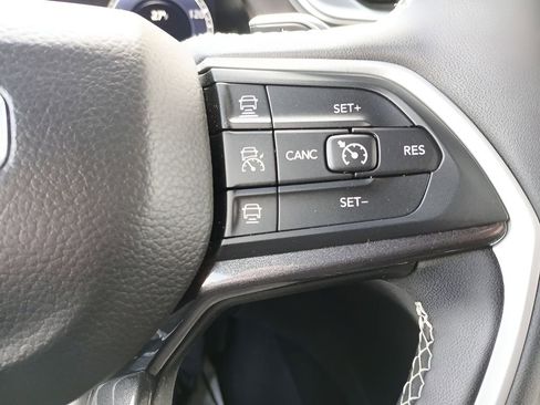 Used 2023 Jeep Grand Cherokee Altitude AWD/4WD image 22