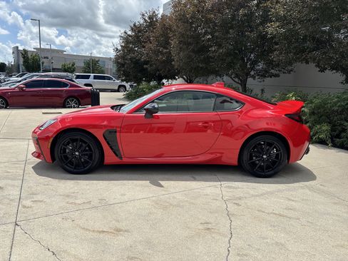 Used 2025 Toyota GR86 Premium RWD image 17