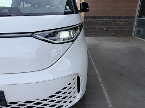 Used 2025 Volkswagen ID. Buzz Pro S RWD image 11