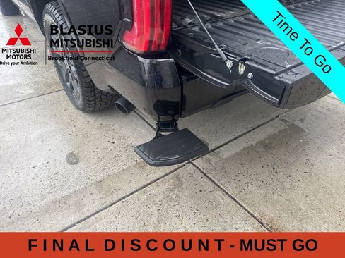 Used 2024 Toyota Tundra Platinum AWD/4WD image 9