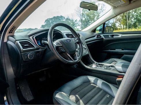 Used 2017 Ford Fusion SE w/ Equipment Group 201A FWD image 11