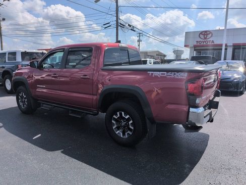 Used 2018 Toyota Tacoma TRD Off-Road AWD/4WD image 3