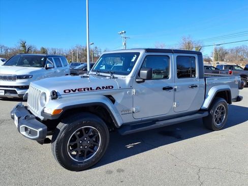 Used 2023 Jeep Gladiator Overland w/ Cold Weather Group image 8