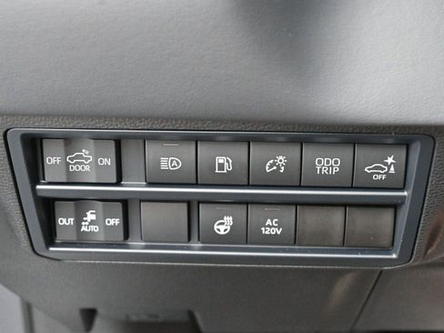Used 2025 Toyota Tundra Platinum AWD/4WD image 29