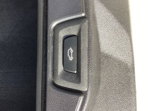 Used 2022 BMW X5 sDrive40i w/ M Sport Package image 17