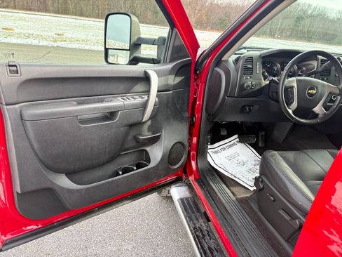 Used 2011 Chevrolet Silverado 2500 LT w/ Interior Plus Package image 8