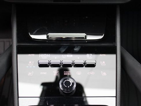 Used 2025 Porsche Cayenne image 24