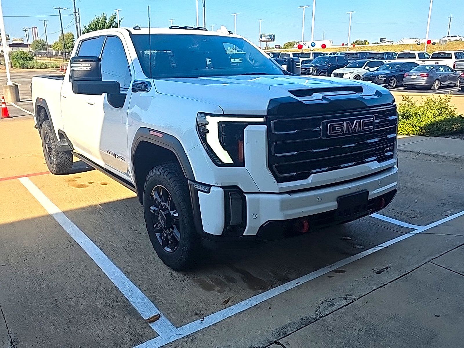Used 2024 GMC Sierra 2500 AT4 w/ AT4 Premium Plus Package AWD/4WD image 4