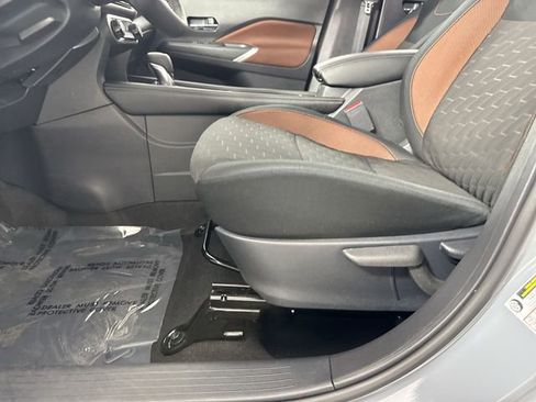 Used 2023 Nissan Kicks SR w/ Interior Electronics Package FWD image 19
