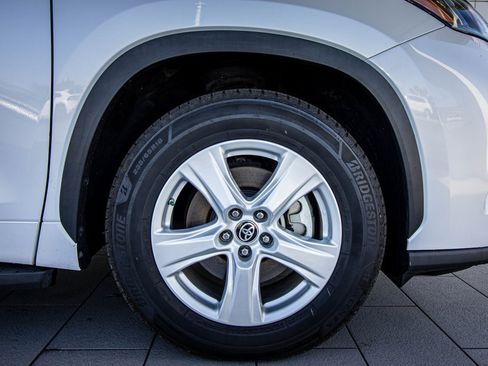 Used 2022 Toyota Highlander LE image 20