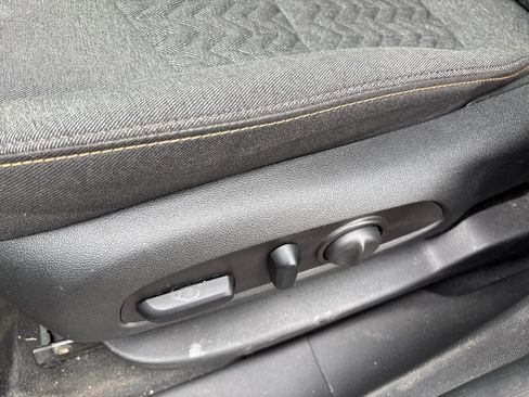 Used 2023 Chevrolet Equinox LT w/ Driver Convenience Package image 8