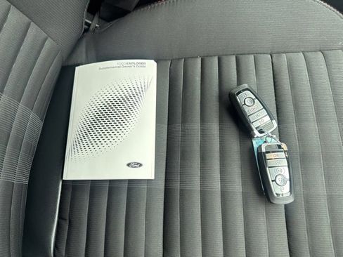 Used 2025 Ford Explorer ST-Line w/ ST-Line Street Pack image 20