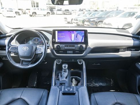 Certified 2024 Toyota Grand Highlander FWD image 12