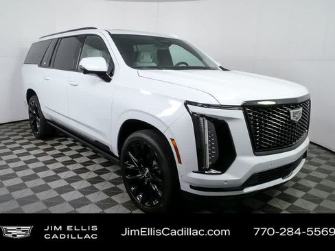 Used 2026 Cadillac Escalade ESV Platinum Sport w/ LPO, ONYX Package AWD/4WD image 25