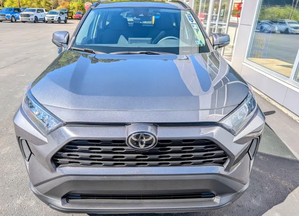 Used 2021 Toyota RAV4 LE AWD/4WD image 2