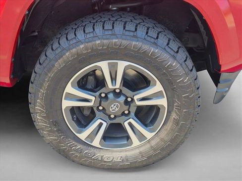 Used 2017 Toyota Tacoma TRD Sport w/ Tow Package RWD image 23