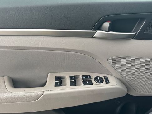 Used 2019 Hyundai Elantra SEL image 11