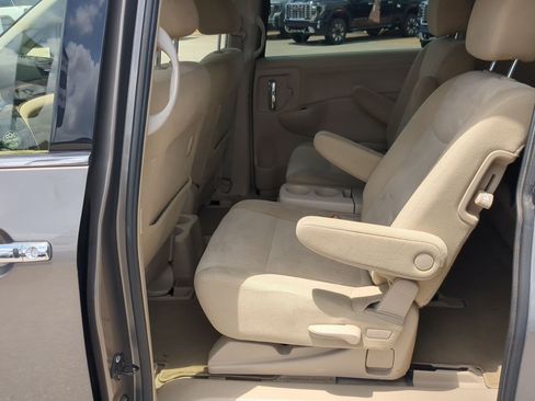 Used 2014 Nissan Quest SV FWD image 21