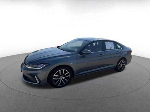 Used 2025 Volkswagen Jetta SE image 8