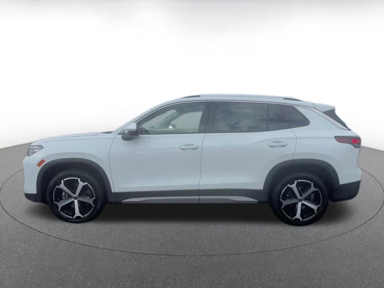 Used 2026 Volkswagen Tiguan SE AWD/4WD image 8