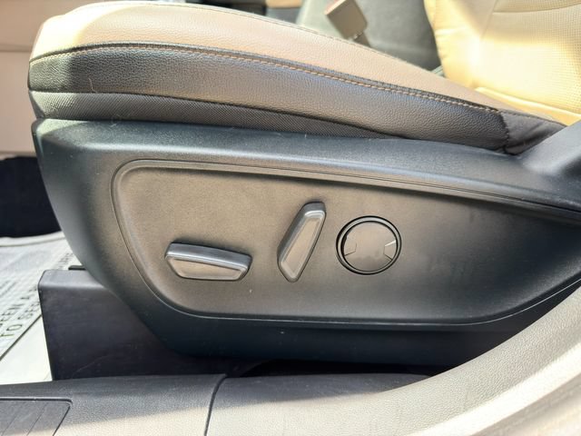 Used 2020 Ford Escape Titanium FWD image 21