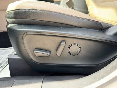 Used 2020 Ford Escape Titanium FWD image 21