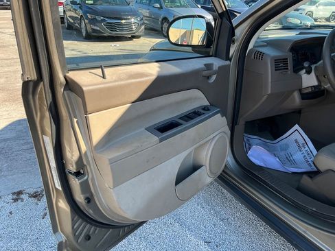 Used 2007 Jeep Compass Sport image 9