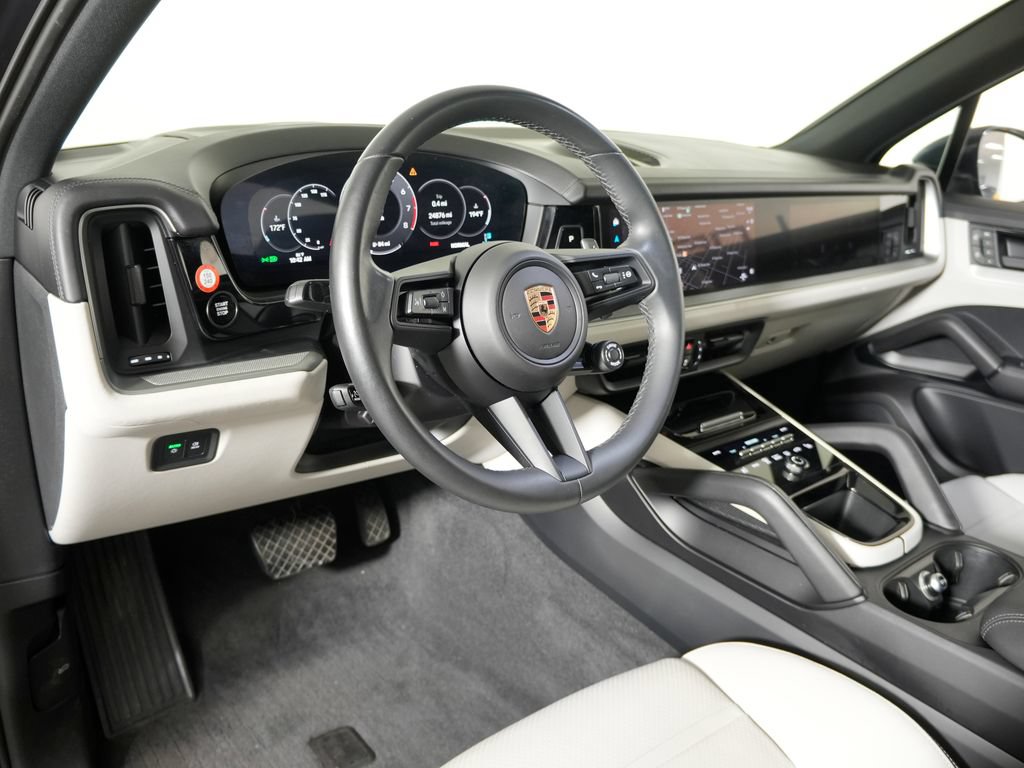Certified 2024 Porsche Cayenne AWD/4WD image 4
