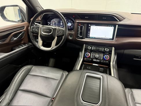 Used 2022 GMC Yukon XL Denali w/ Denali Premium Package image 36