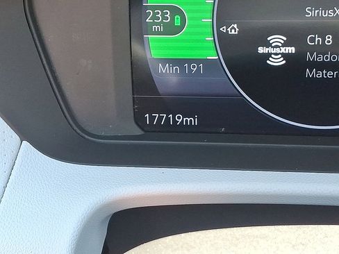 Certified 2023 Chevrolet Bolt EUV Premier FWD image 13